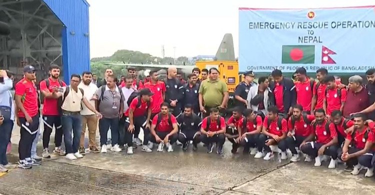 নেপাল থেকে বিশেষ ফ্লাইটে নিরাপদে দেশে ফিরলেন জাতীয় দলের ফুটবলাররা